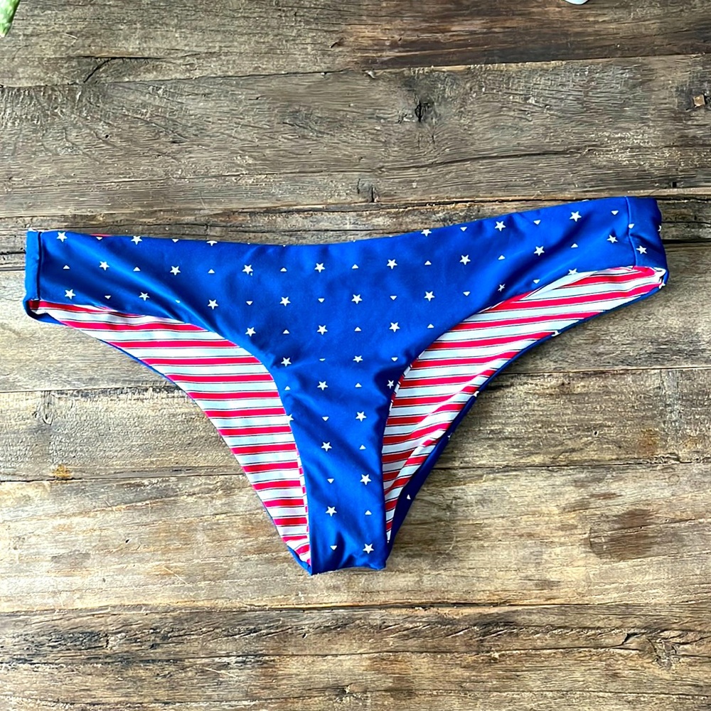 Small Ripcurl bikini bottoms.